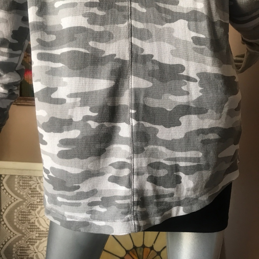 Lucky Brand Medium Grey Camo Waffle Knit Cowl Neck Sweatshirt Thermal Top - Picture 9 of 16
